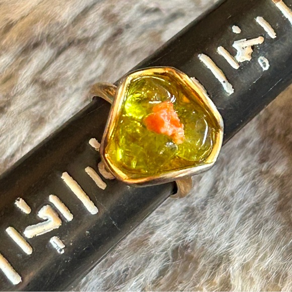 Vintage 70s chartreuse glass faux coral adjustable ring - Picture 5 of 10